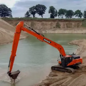 Tracked excavator