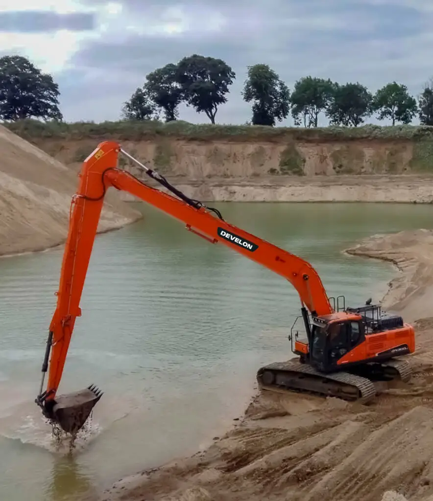 Tracked excavator